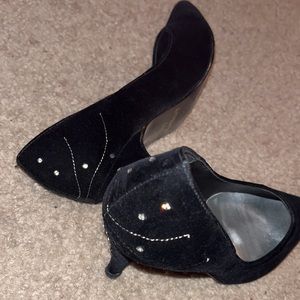 Velvet high heel shoes with rhinestones